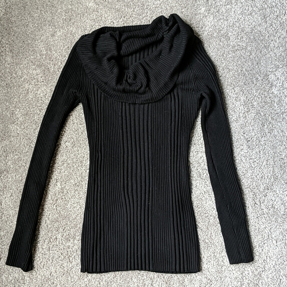 🍇4/$20 Cute black cowl neck knit